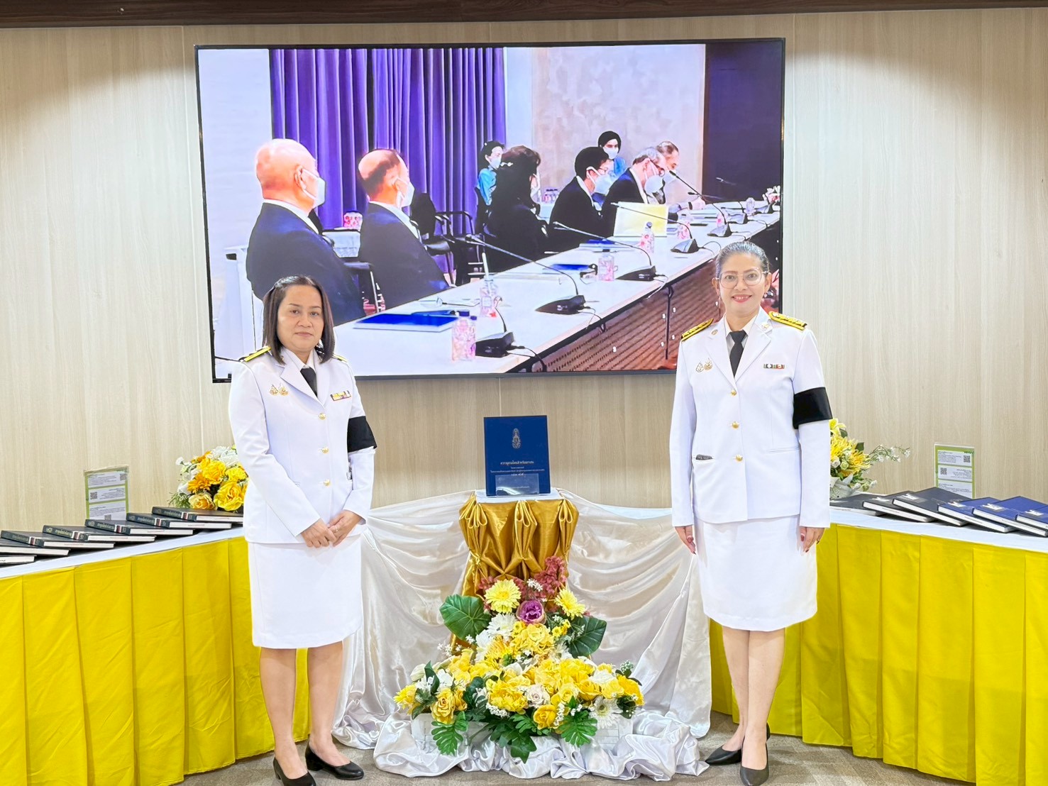 title - วันที่ 2 มีนาคม 2569 เวลา 10.00 น. นายวิทูล ประดิษฐบุญ ปฏิรูปที่ดินจังหวัดปราจีนบุรี มอบหมายให้ เจ้าหน้าที่ ส.ป.ก.ปราจีนบุรี เข้าร่วมพิธีมอบปฏิทินหลวง พุทธศักราช 2569 พระราชทานสำหรับความสุขปีใหม่ เบื้องหน้าพระบรมฉายาลักษณ์  และพิธีมอบหนังสือสารานุกรมไทยสำหรับเยาวชนฯ เล่ม 45 ฉบับพระราชทาน